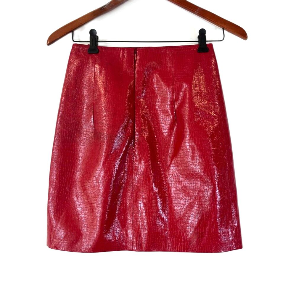 Porridge Anthropologie NEW with flaw Red Faux Snakeskin Mini Skirt XS Shiny - Picture 3 of 10